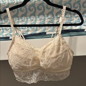 Elegant Lace Bralette in Cream